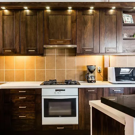 Apartament Cecile's Central, Gastro Str, Wifi, 2 Bed And 2 Bathrooms *