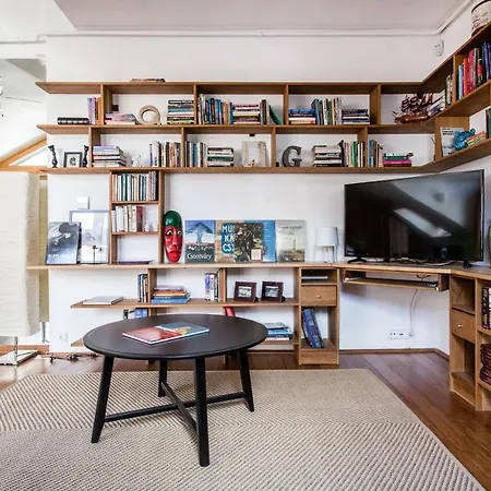 Apartament Cecile's Central, Gastro Str, Wifi, 2 Bed And 2 Bathrooms *