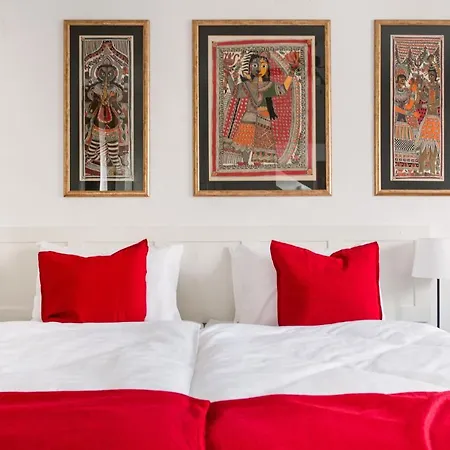 Apartament Cecile's Central, Gastro Str, Wifi, 2 Bed And 2 Bathrooms Budapeszt