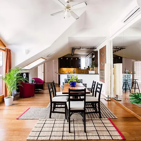 Apartament Cecile's Central, Gastro Str, Wifi, 2 Bed And 2 Bathrooms