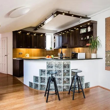 Cecile's Central, Gastro Str, Wifi, 2 Bed And 2 Bathrooms * Budapeszt