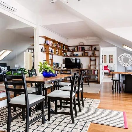 Apartament Cecile's Central, Gastro Str, Wifi, 2 Bed And 2 Bathrooms Budapeszt