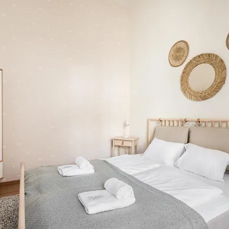 Goldenfeet Apartment