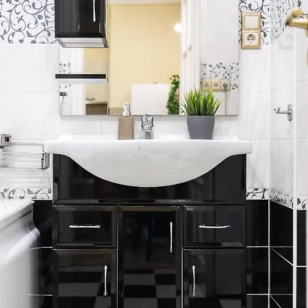 Apartment Luxury Downtown By Anna