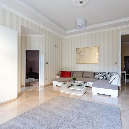 Apartment Luxury Downtown By Anna Budapest