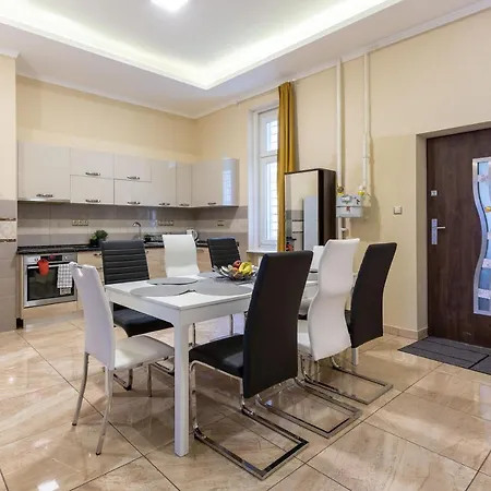 Apartment Luxury Downtown By Anna Budapest