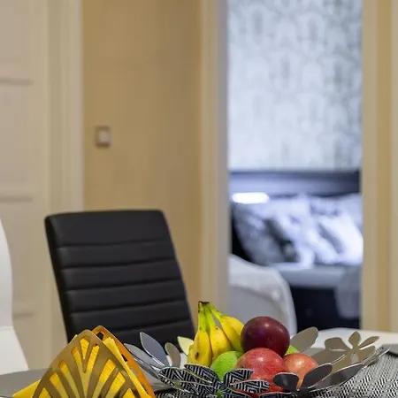 Apartment Luxury Downtown By Anna
