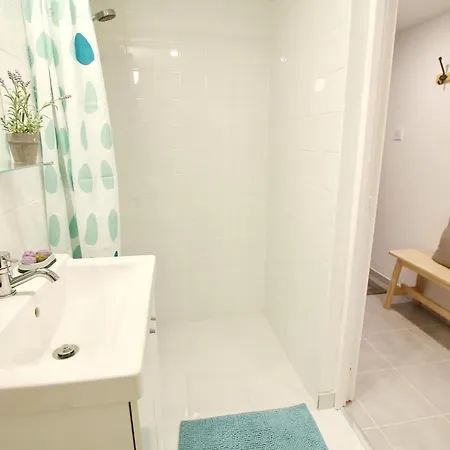 Awesome Downtown W Balcony & Free Private Parking * Budapest