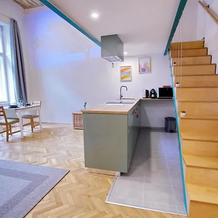 Awesome Downtown W Balcony & Free Private Parking
