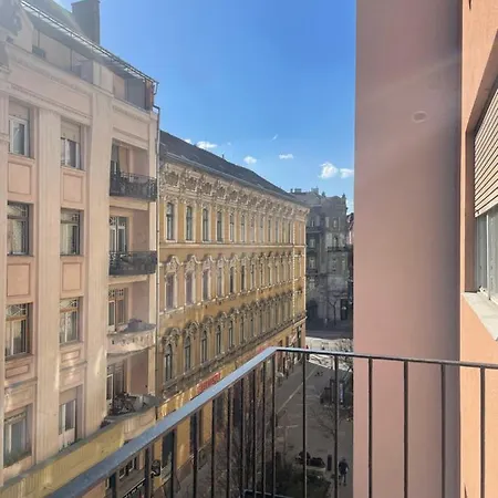 Brand New #hollan#3bedr#2bathr#freeparking Apartment