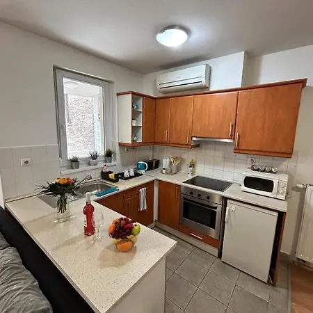 Danube Dwelling Akacfa 26 - Private Indoor Garage Apartmán *