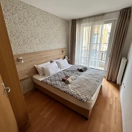 Danube Dwelling Akacfa 26 - Private Indoor Garage Apartmán