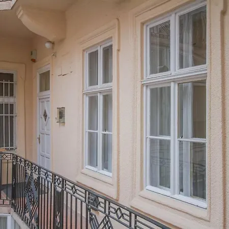 Boutique Soho Apartment *