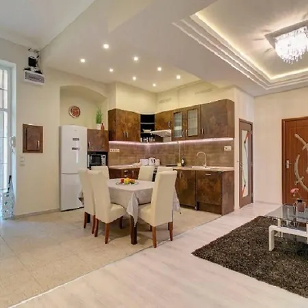 Apartment Super *