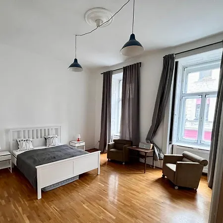Vintage Vibes Super Flat Budapest