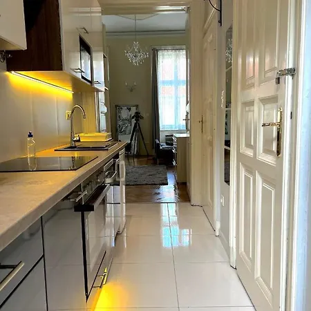 N38 By Small Apartment