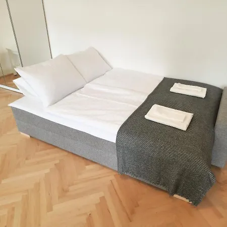 Halasz 2-bedroom Near Castle, Free Public Parking Nearby