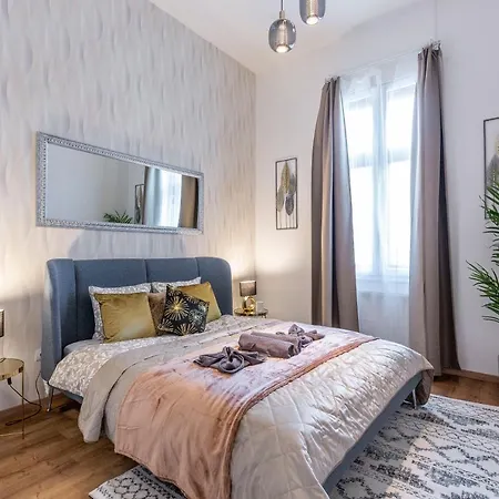 Luxurious Art Deco In The King Street Apartment *