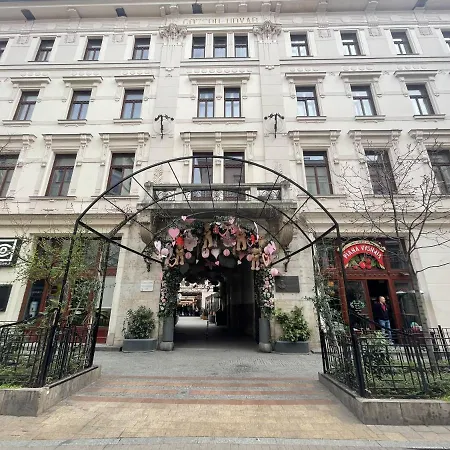 Apartment Luxurious Art Deco In The King Street Budapest