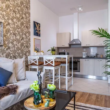 Luxurious Art Deco In The King Street *