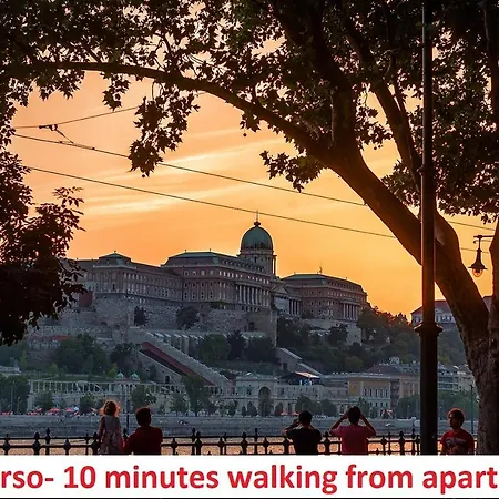 2 Rooms Between Of Chain Bridge, Cathedral, Parlament,Castle Area Apartament