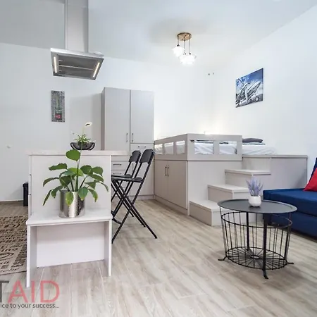 B17 - Hostaid Apartment *