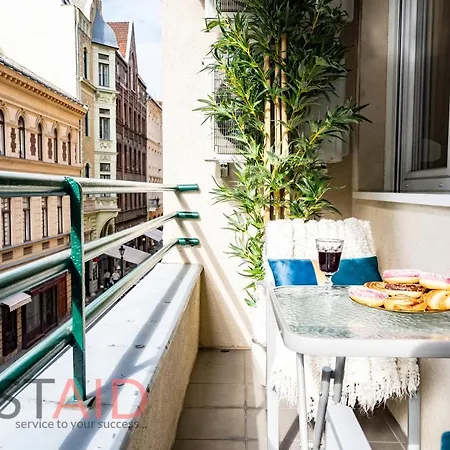 V68 Deluxe - Hostaid Apartment Budapest