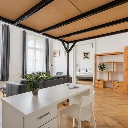 Setting Sun Apartment *