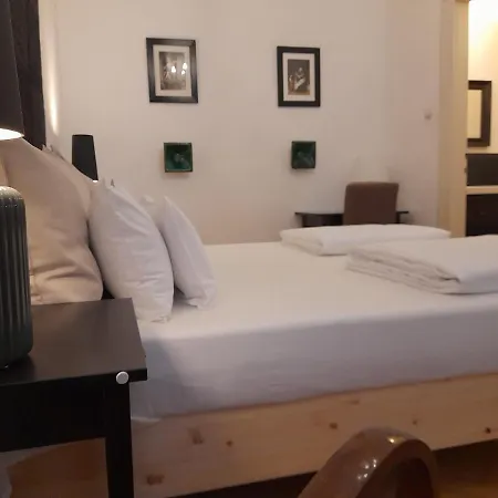 Apartment 3 Bedrooms Suite, 2 Bathrooms, Balcony At Opera Budapest