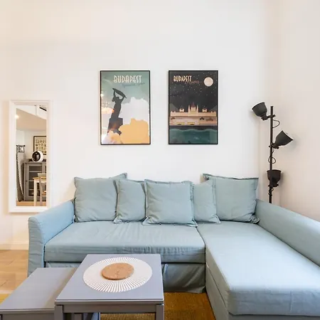Apartment Youth Motive With Gallery Budapest