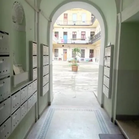 Apartment Sunshine Flat At The Blaha Budapest