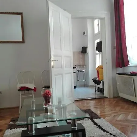 Sunshine Flat At The Blaha Apartment *