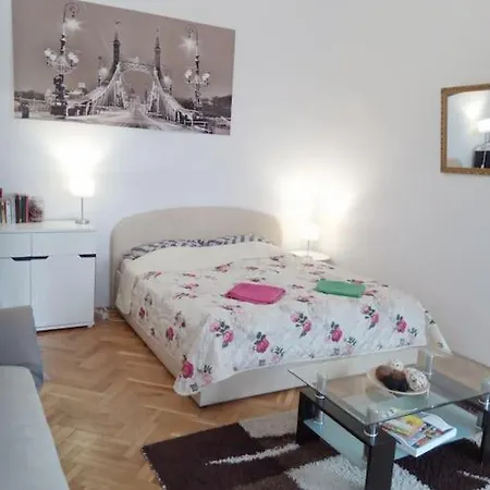 Sunshine Flat At The Blaha Apartment Budapest