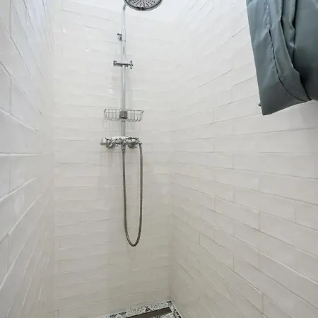 Youth Motive With Gallery Apartment Budapest