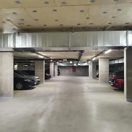 Park West - Free Parking Apartment