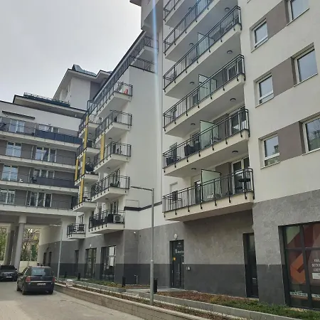 Park West - Free Parking *