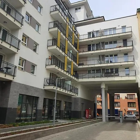 Park West - Free Parking Apartment *