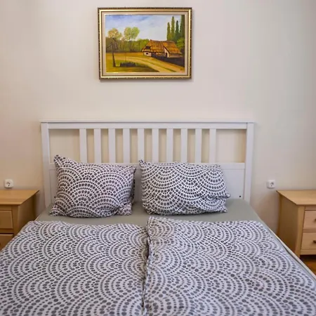 Linden Apartment *
