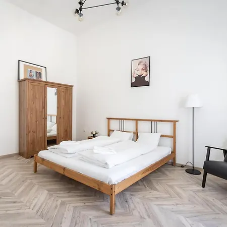 Setting Sun Apartment