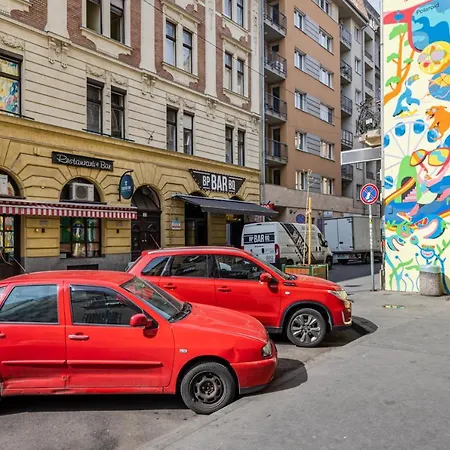 Apartment Youth Motive With Gallery Budapest