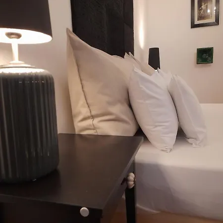 3 Bedrooms Suite, 2 Bathrooms, Balcony At Opera *