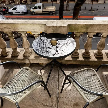 Hostel Adagio Basilica *