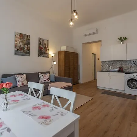 Emily's Lovely Place Apartment Budapest