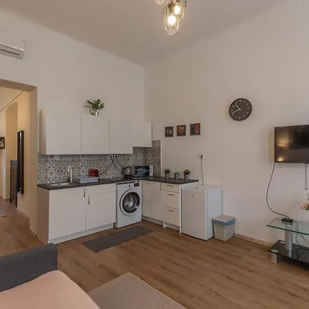 Emily's Lovely Place Apartment