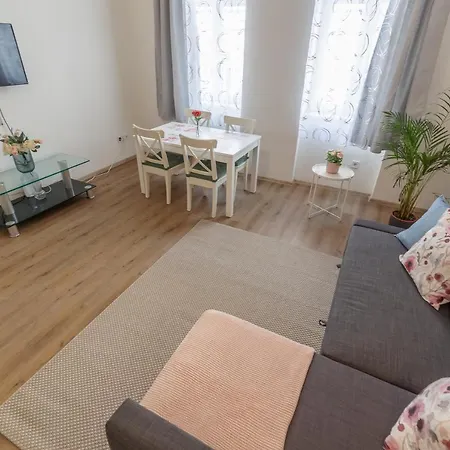 Emily's Lovely Place * Budapest