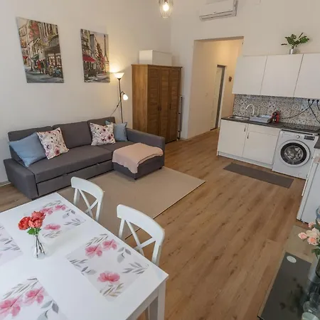 Emily's Lovely Place Apartment *