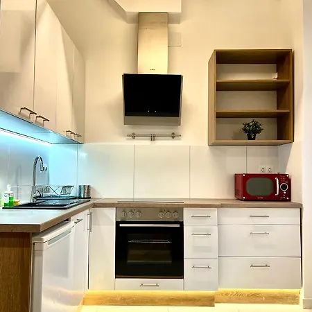 N38 By Small Apartment *