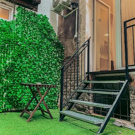 Szondi Heroes Square Apartment Budapest
