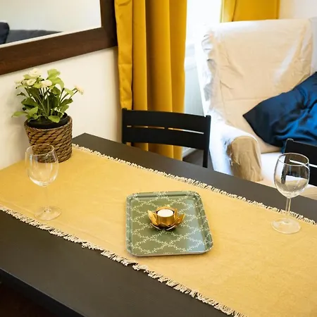 Free Parking Chain Bridge 4ppl, 2bdrm, Wifi, Smart Tv, Ac Apartment