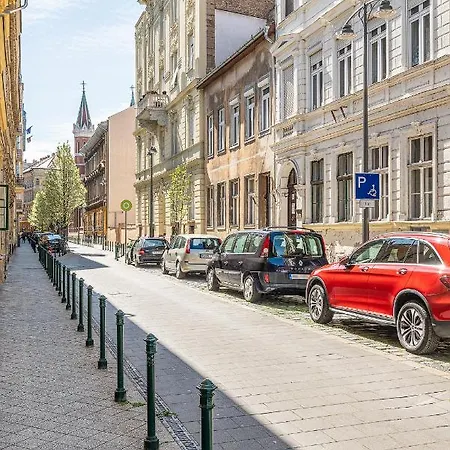 Sunny Dots - Free Parking! Apartment *